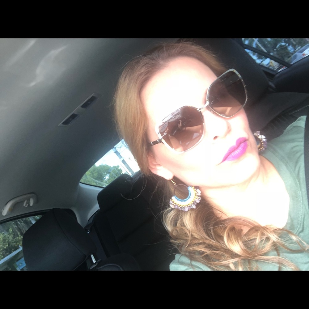 Meet your Posher, Coraly